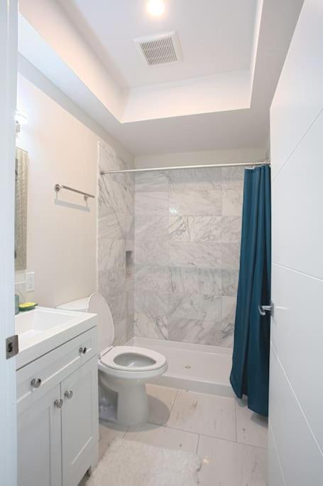 Lovely W Full Kitchen In Heart Of San Diego